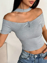 SLIM FIT HALF-OPEN SNAP BUTTON SHORT SLEEVE CROP TOP