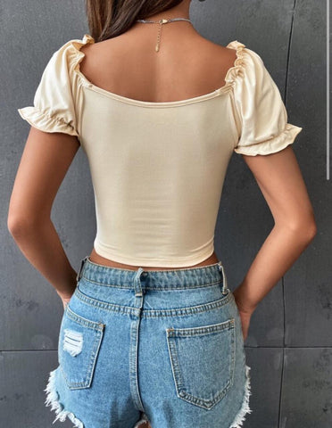 RUCHED FRONT SWEETHEART NECK PUFF SLEEVE CROP TEE