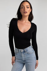 V NECK FORM FITTED SOLID TEE