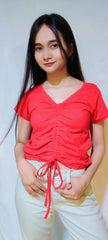 SOLID DRAWSTRING RUCHED TEE-RED
